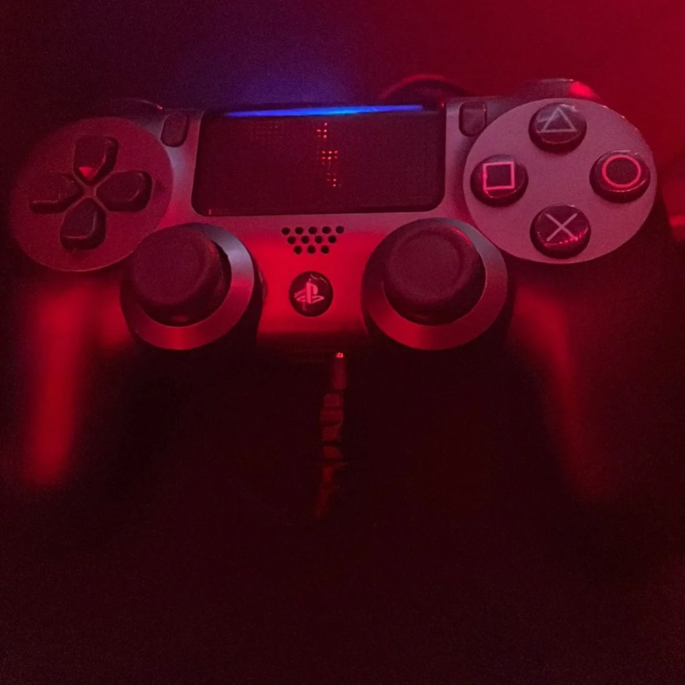 Gray ps4 controller works perfectly